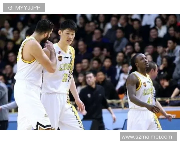 重庆篮球队在大师赛积分榜上以51分稳居首位展现强劲实力